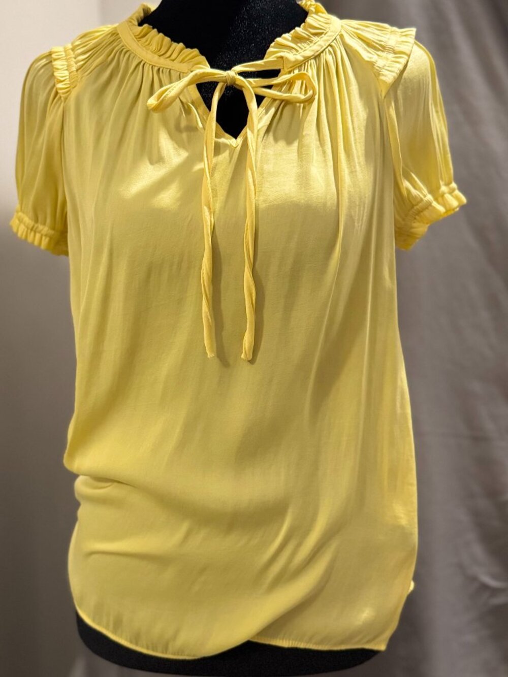 💛 Catherine Malandrino Yellow Ruffle Tie-Neck Blouse 💛